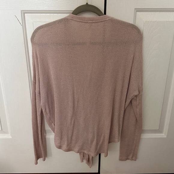 Babaton Knotted Longsleeve - Picture 2 of 3